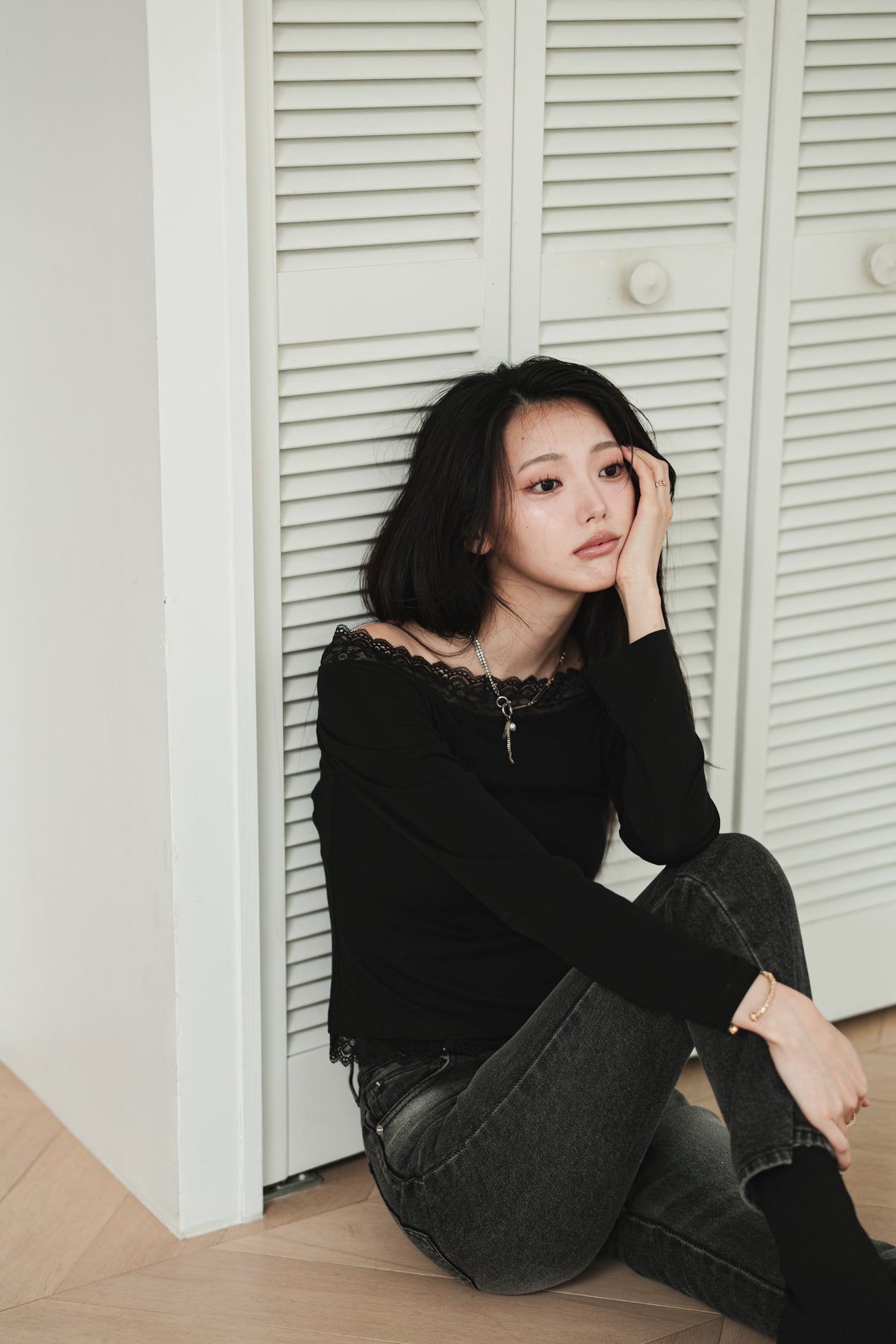 LACE OFF SHOULDER TOP - BLACK