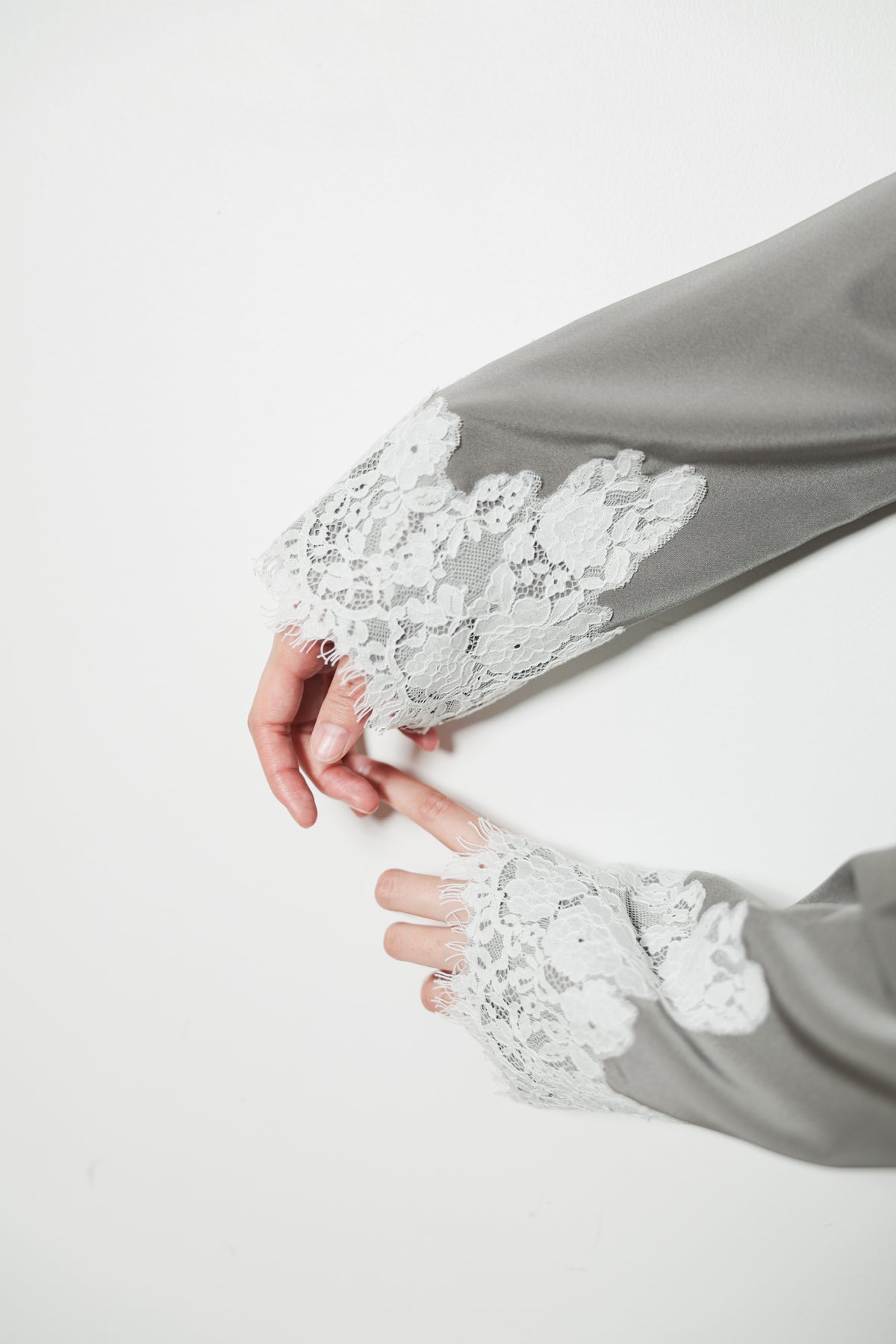 LACE TRIM SHIRT