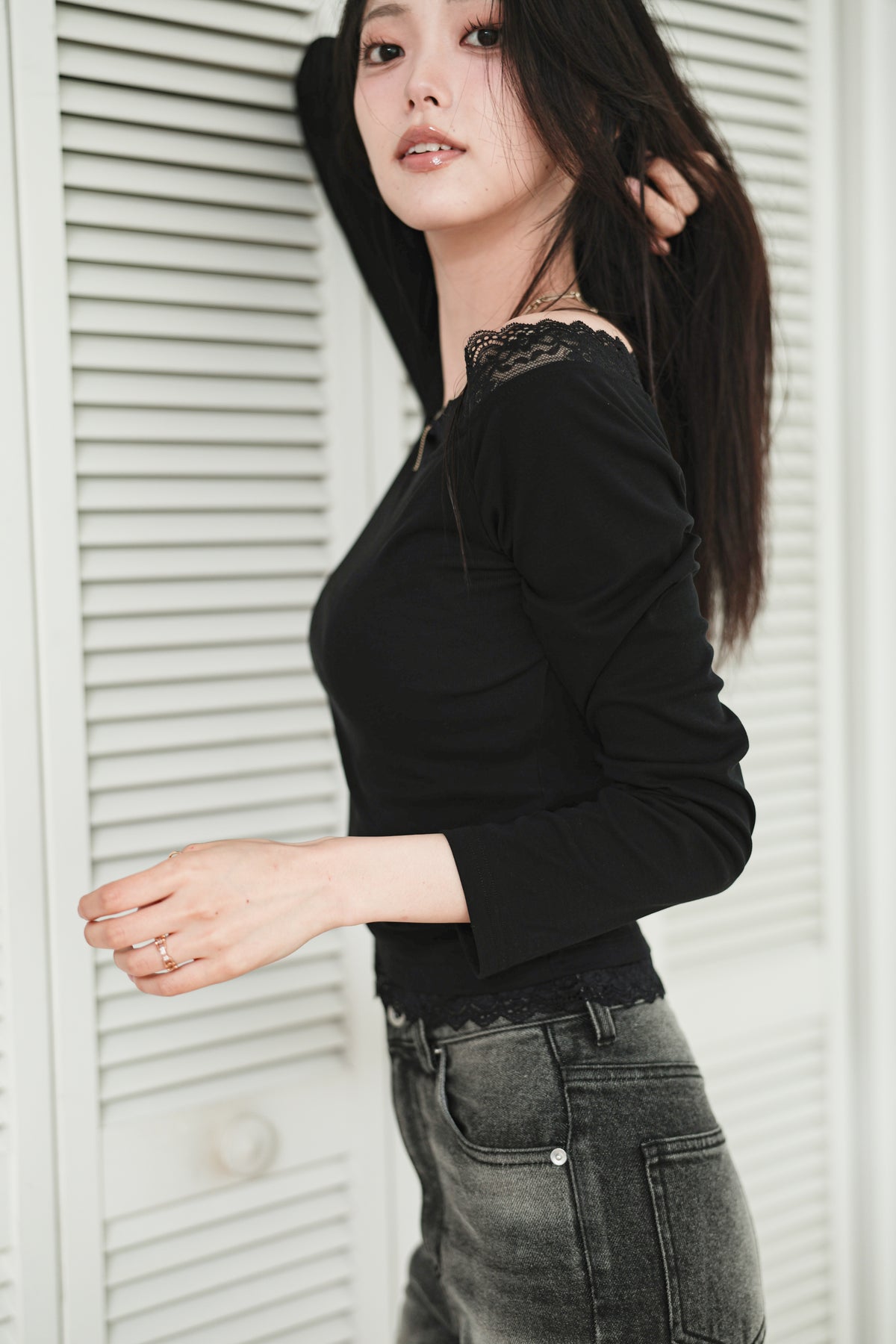 LACE OFF SHOULDER TOP - BLACK