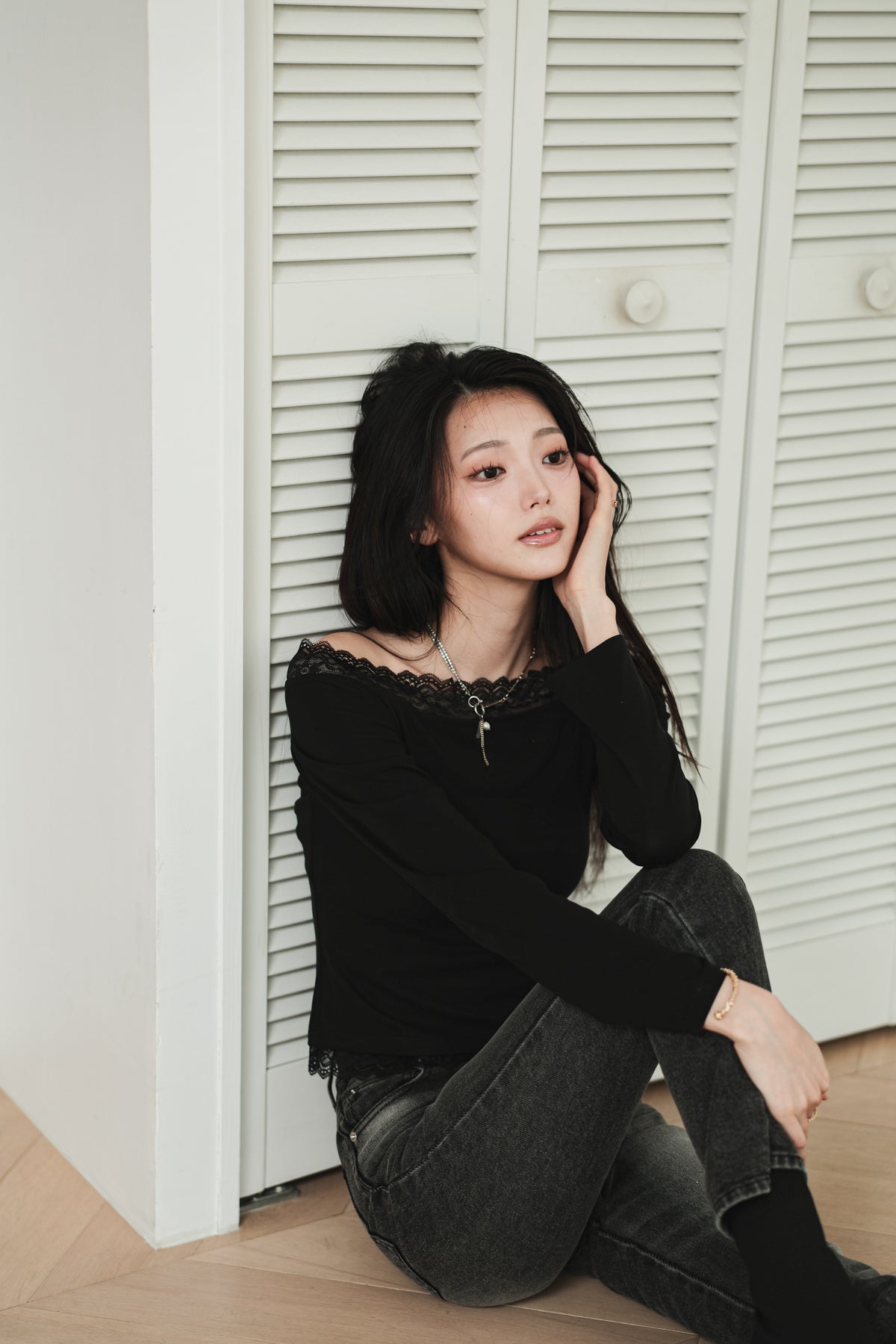 LACE OFF SHOULDER TOP - BLACK