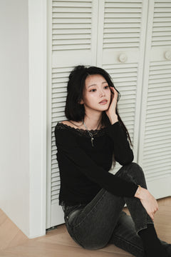 LACE OFF SHOULDER TOP - BLACK