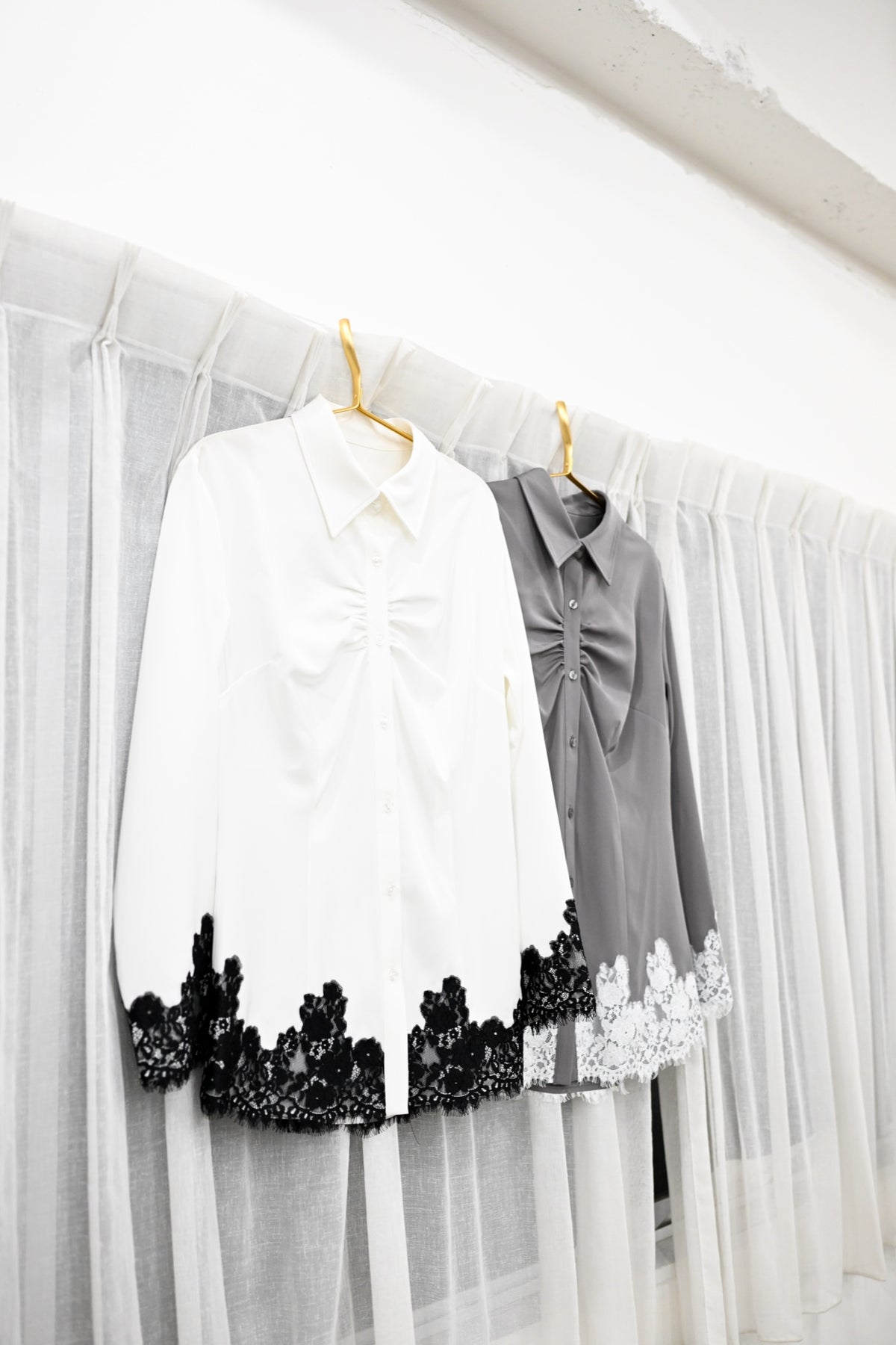 LACE TRIM SHIRT